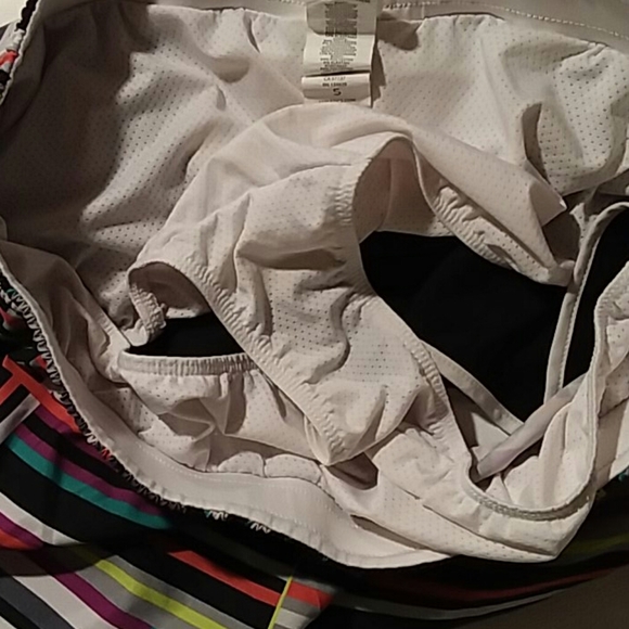 Fabletics Shorts Women Size Small - Picture 8 of 8